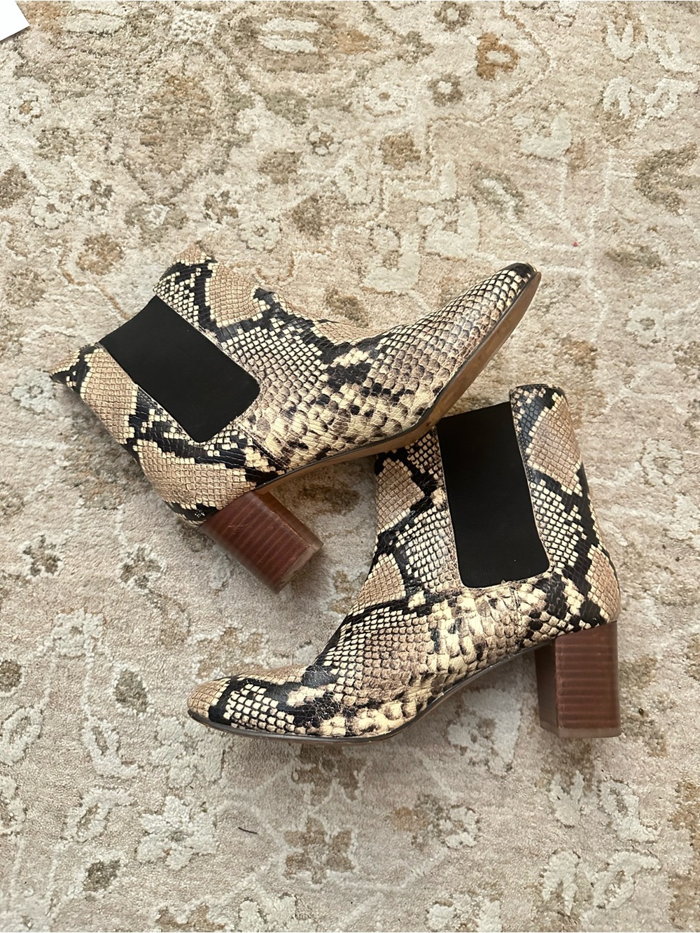 J. Crew Willa Snake-Print Chelsea Leather Ankle Boots in Black Beige sz 9 / 39.5 - Picture 4 of 7
